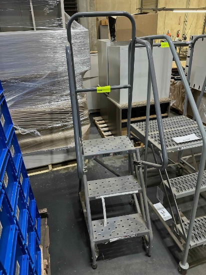 Rolling Aluminum 3-step Platform Ladder