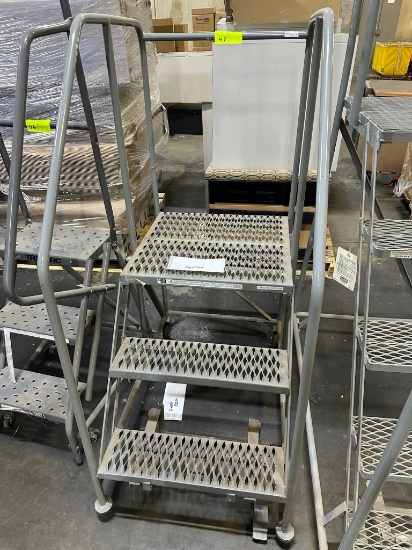 Rolling Aluminum 3-step Platform Ladder