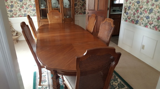 Dining Room Table and 6 Chairs