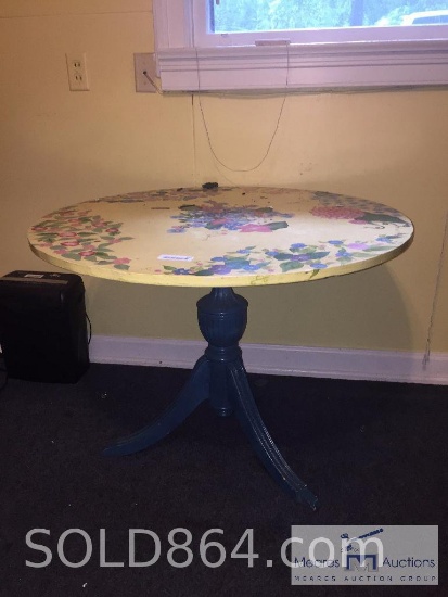 Wooden single pedestal table with floral design