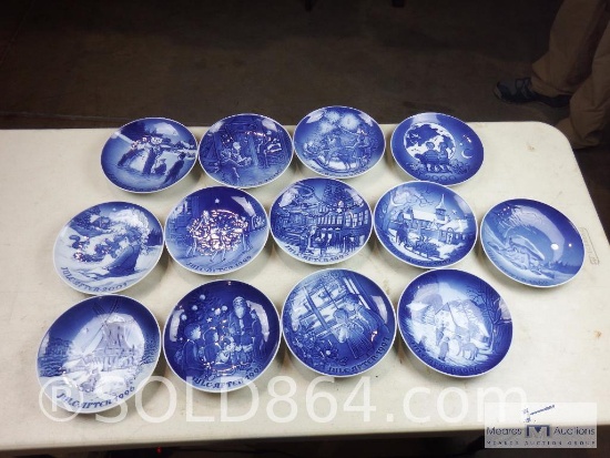 Group of 13 - blue and white collector plates