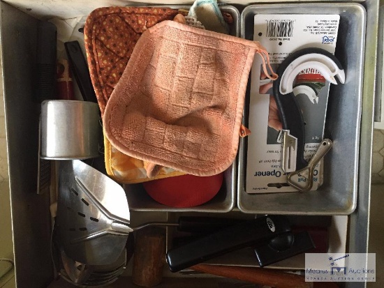 Contents of four kitchen drawers