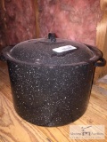 Large size Graniteware cooking pot with lid