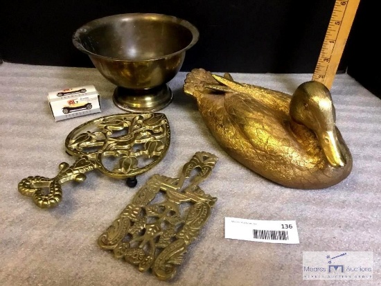 ASSORTED BRASS ITEMS - ONE LOT