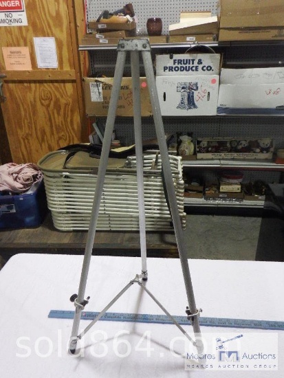 Metal adjustable easel