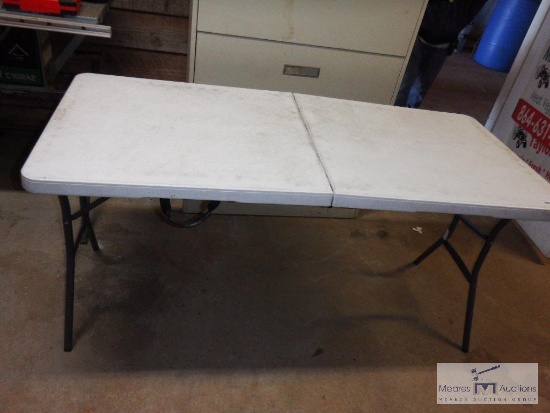 LIFETIME FOLDING TABLE