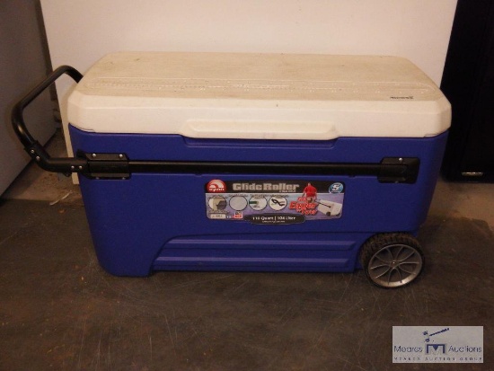 IGLOO GLIDE ROLLER COOLER - 110 QT