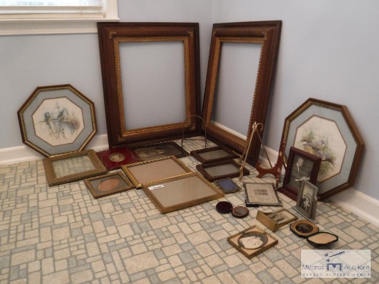 Large lot of photo frames - vintage photos and daguerreotypes