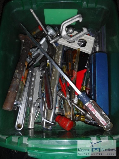 Large lot of screwdrivers and hand tools