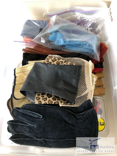 Large tote of mixed men?s and women?s gloves