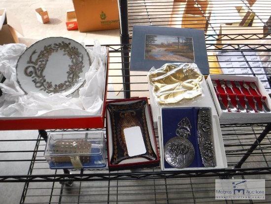 Large lot of decorative gifts and household items