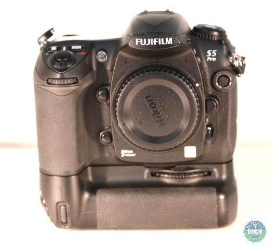 Fujifilm FinePix S5 Pro Camera with power supply