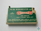 19 rounds - 45-90 Winchester and Remington ammunition