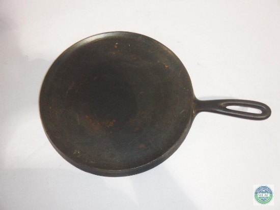 Wagner No 8 cast iron skillet griddle