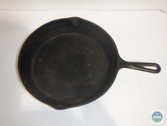 Cast iron skillet