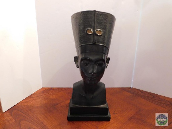 Egyptian statue - Nefertiti