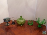 Mixed lot of green decorative glassware
