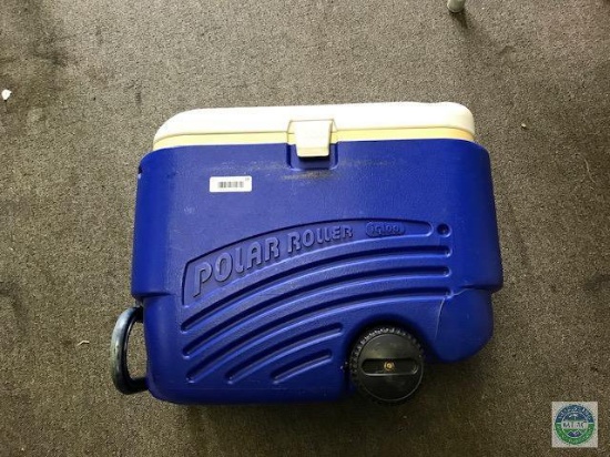 Igloo Large Rolling Cooler