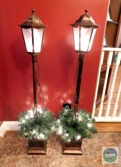 Lot of 2 Christmas Lamp Post 4'