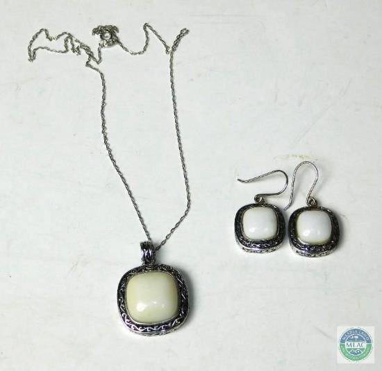 Necklace & Matching Earrings Silver & White Agates