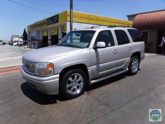 2005 GMC Yukon Denali - very low mileage