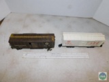 Lot 2 Trains Pennsylvania 70311 & Santa Fe Box Car plastic & Metal Light tower