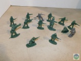 Lot of 14 Plastic Little Army Men