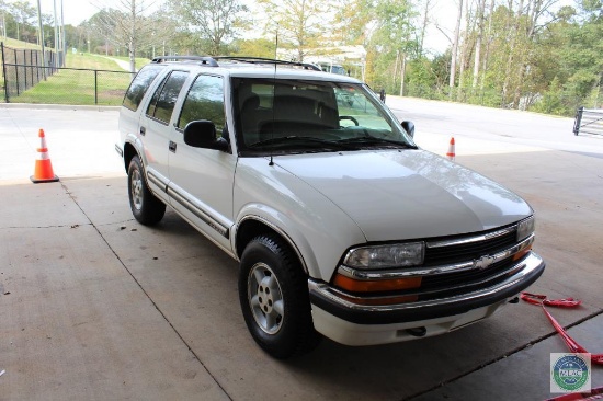 1998 Chevrolet S10 Blazer LS 4-Door SUV.