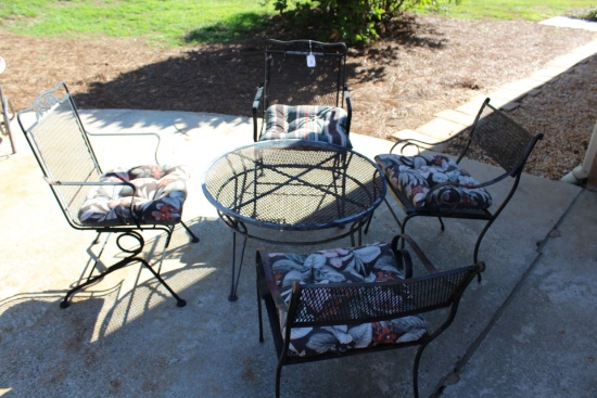 4 Wrought Iron Chairs and Table.