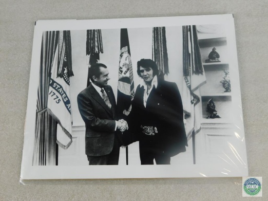 Elvis Presley & President Richard Nixon Photo Print