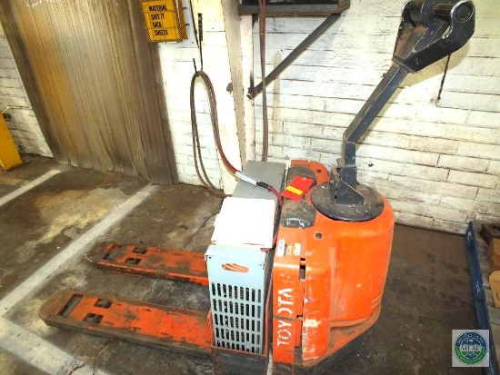 Electric Pallet Jack and Battery Charger