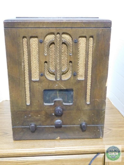 Vintage Wood / Tube Radio RCA Victor