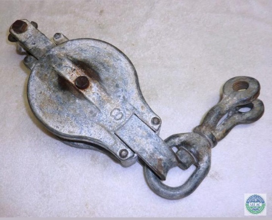8" Vintage Metal Wire / Rope Pulley for Barn or Marine use