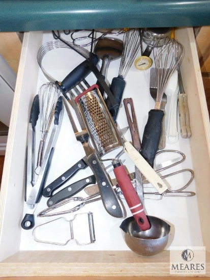 Contents Kitchen Drawers - Kitchen Utensils Oven Mitts & Towels
