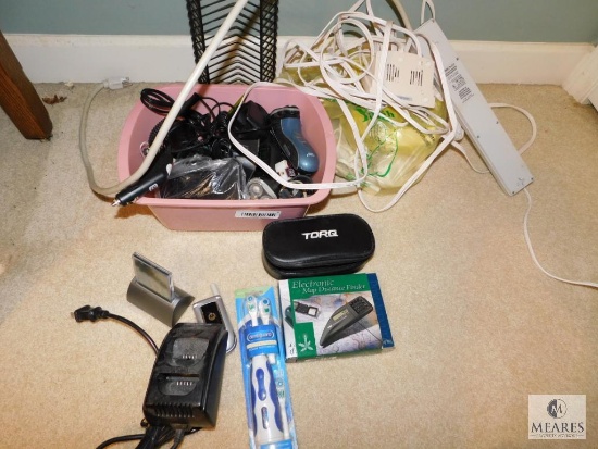 Lot of Small Electronics Power Cords Shaver Clock etc