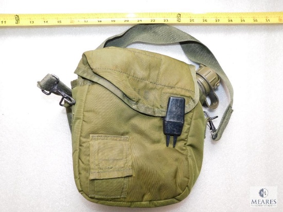 Vintage Vietnam War 2 Quart Collapsible with Carrier OD Green