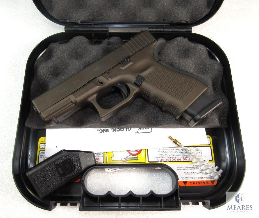 Glock Model 19 9mm Gen 4 with Clips Weapon Compact Handgun Picture Poster  Print