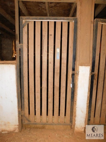 Metal Framed Wood Door for Animal Farm Stall