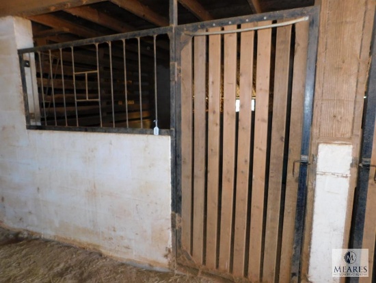 Metal Frame Horse Stall Bars & Wood Door