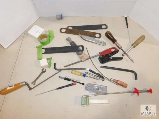 Lot Hand Tools & Wrenches +