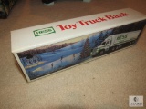New in the box Hess Toy Truck 18 Wheeler Bank