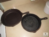 Lot 2 Cast Iron Skillet Frying Pans - 1 Sexton