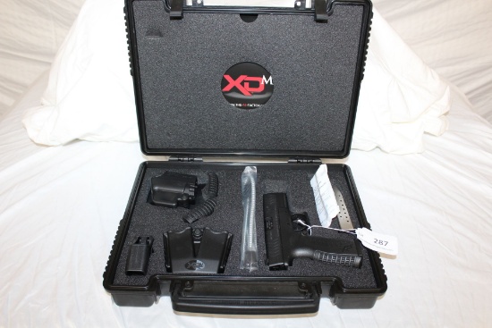 Springfield Armory XDm-40 .40S&W Pistol w/Gear Package.