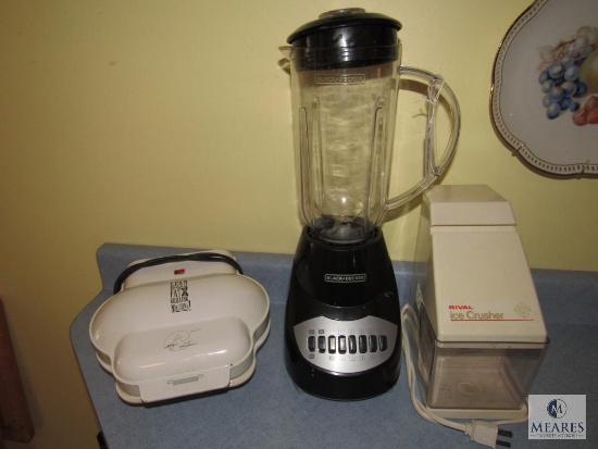 La tribal ice crusher Black and Decker blender and George Foreman grill