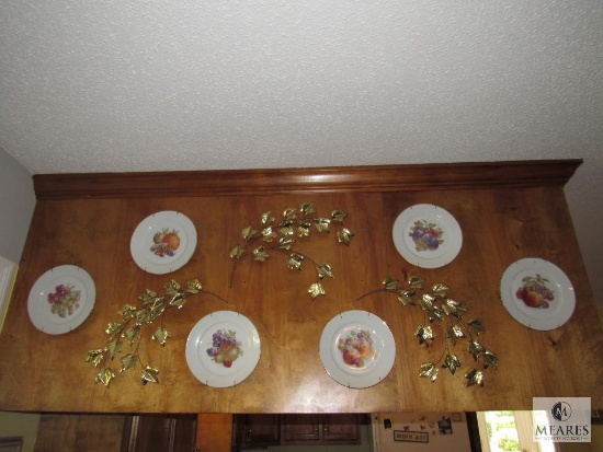 Lot of decorative wall plates and brass Leaf decorations
