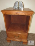 Wooden side table with geode bookends Ocoee