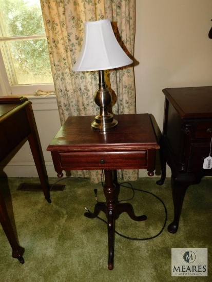 Vintage wood 3 leg pedestal side table and lamp