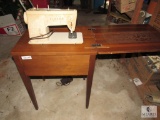 Vintage Singer Sewing Machine in Wood Table