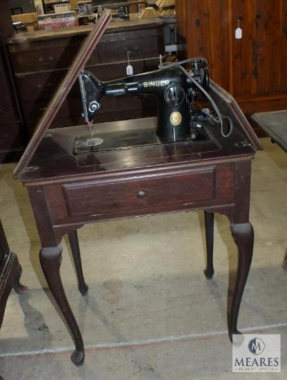 Vintage Singer Sewing Machine #AK900679 Wood Table Mounted