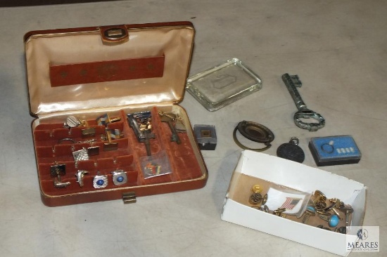 Lot Vintage Mens Cufflinks, Skeleton Keys, and Pins